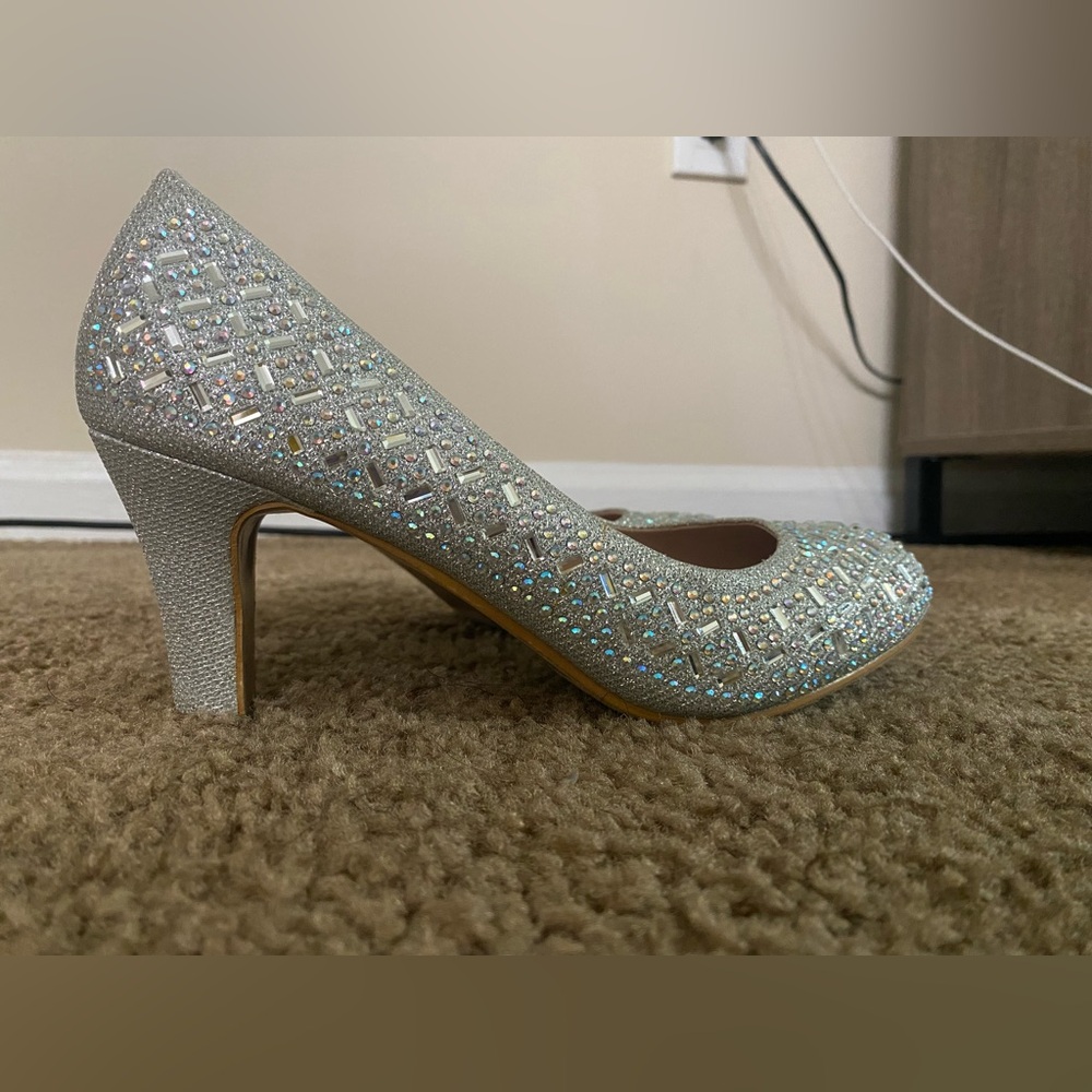 Bella Luna silver gem heels size 7.5